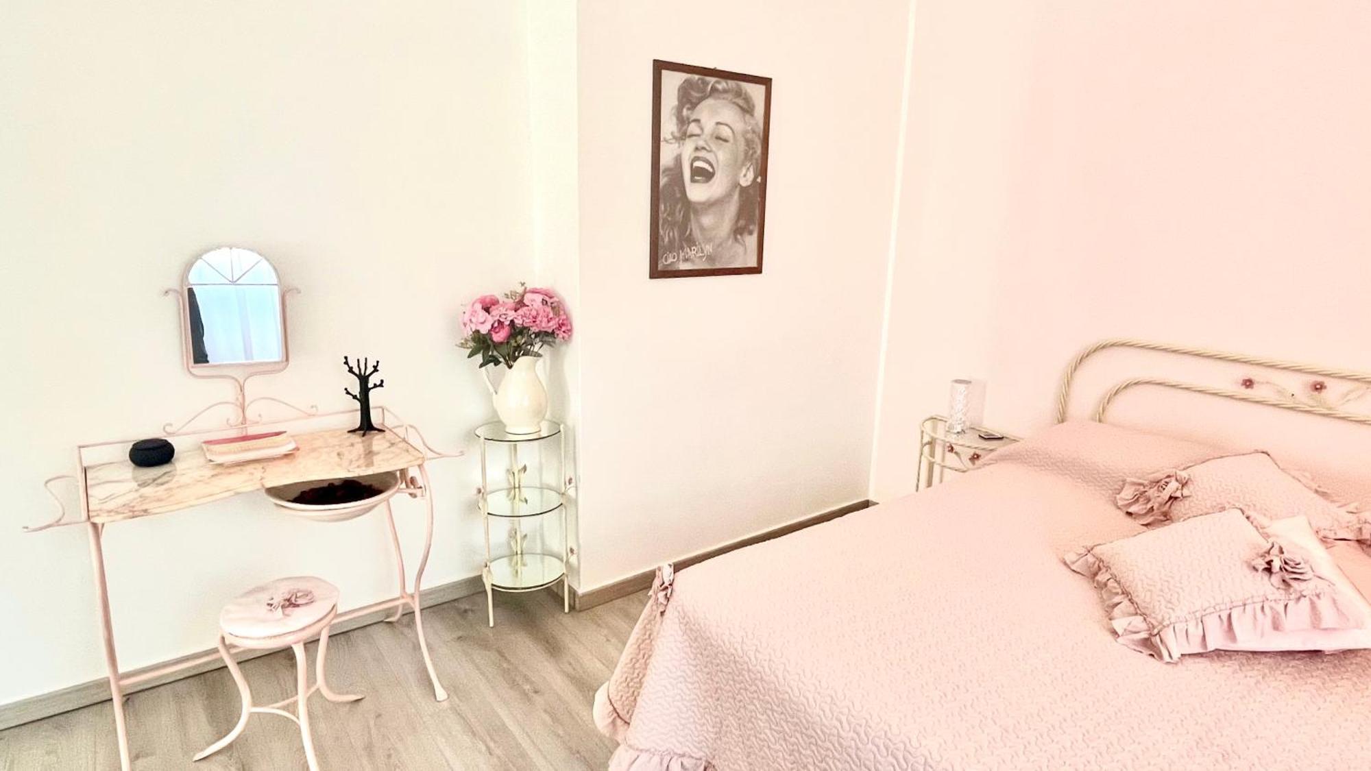 La Casa Di Marilyn Apartment Napoli Bagian luar foto